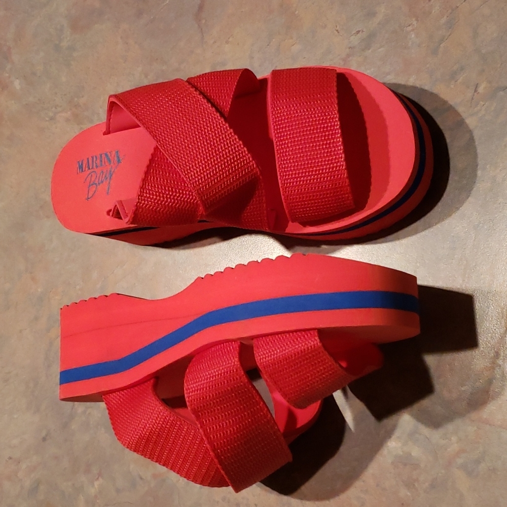 Marina Bay slide flip flops EUC